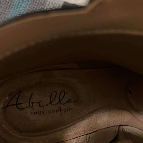 Abel’s boots for winter or rainy days.worn two or three times.looks like new. - Picture 4 of 5